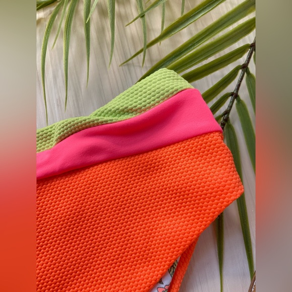 RARE Maaji 🌺 Reversible Suzy V High Rise Floral Bottoms 🐠🏄🏼‍♀️☀️ - Picture 2 of 9